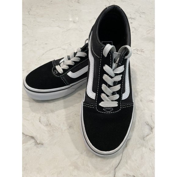 Vans Old Skool Black/White Low Suede Canvas Classic Skate Shoe Size YOUTH 2 - Picture 1 of 9